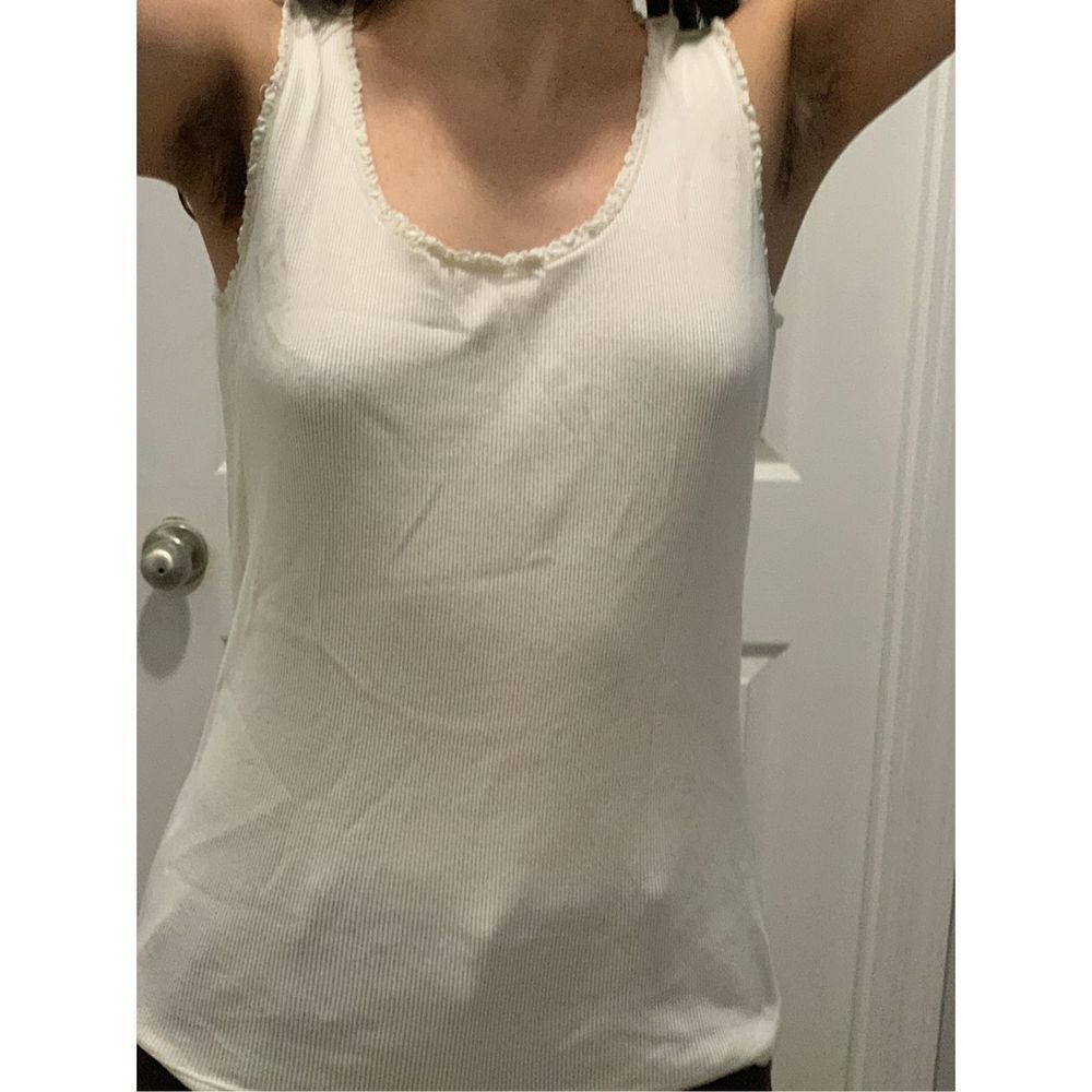 Small Liz Claiborne White Lace Accented Sleeveless blouse or Tank Top. Cute!